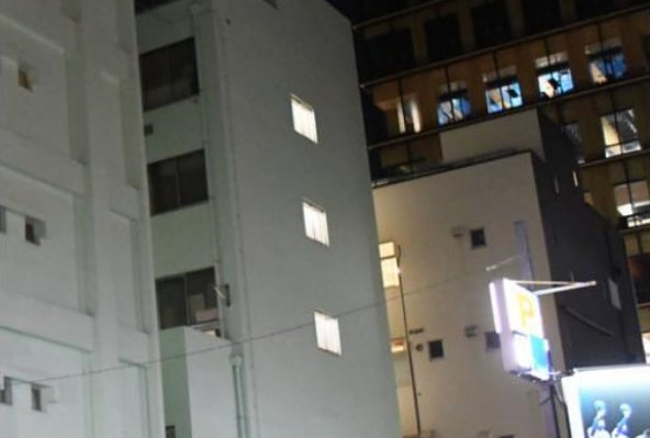 日本横滨发生台球式坠楼事故，导致事故的原因是什么？