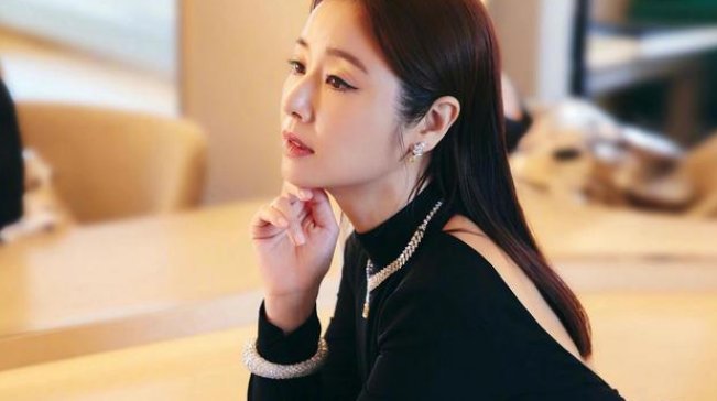 林心如晒硕士毕业照,为何她那么有钱了还要那么努力学习?