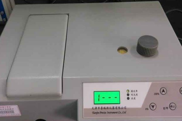 怎样使用分光光度计进行预热？