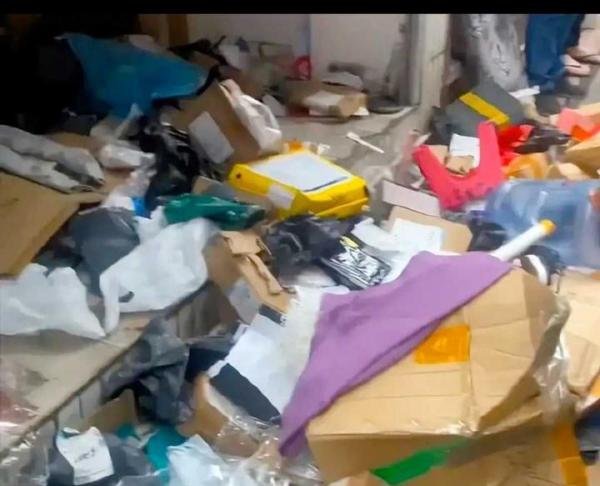 快递老板跑路留下满屋空包裹！