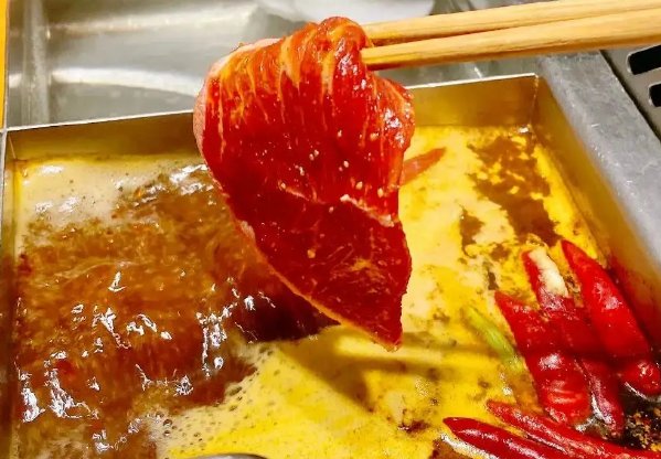 网友吐槽海底捞小料涨到11元！涨价的原因是什么？