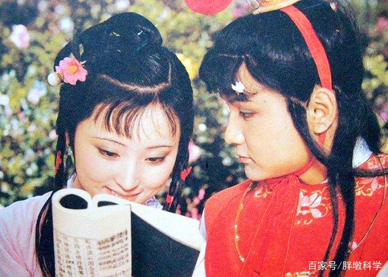 林黛玉和贾宝玉两人自幼同睡,两人偷试过没有?