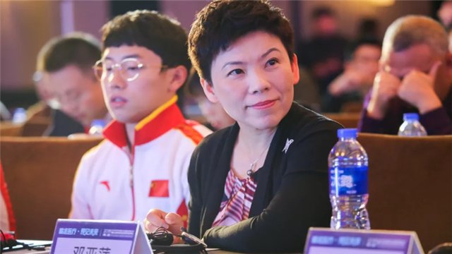 年仅16岁就拿了世界冠军，那个为国争光的邓亚萍，如今过得怎样？