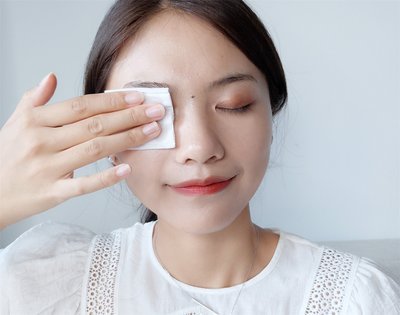 卸装油、卸装水、卸装乳与眼唇卸妆液有什么区别呢？