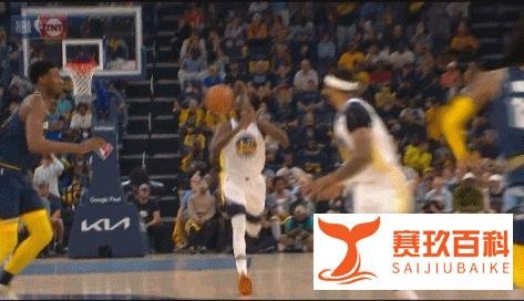 恶劣!狄龙空中左手扒拉右手打到小佩顿头部 二级恶犯被驱逐