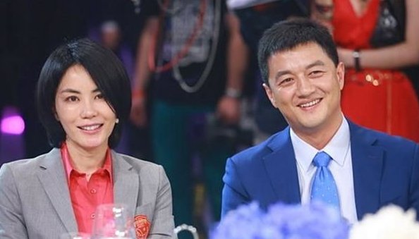 王菲深夜现身前夫李亚鹏住所，完全不顾男友谢霆锋想法。后来怎样呢？