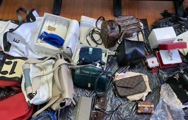 90后女出纳入职一年贪720余万！随手一个包就值20万！|大开眼界