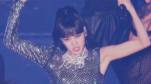 LISA演唱会跳钢管舞燃炸全场，她的舞台感染力怎么样？