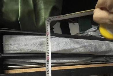 江苏22岁女生熟睡从学校宿舍上铺坠亡,家属:护栏高度仅有15厘米