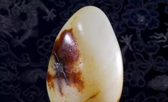 翡翠原石那么贵是不是有价无市?珠宝店回收翡翠原石吗?