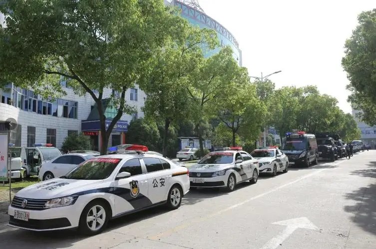 鹤岗发生重大刑案,警方悬赏30万抓捕,这名嫌犯究竟做了什么?