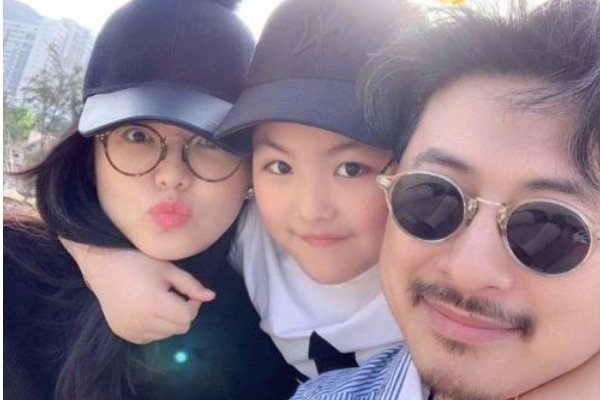 李湘晒全家福照片庆生，一家人的状态如何？