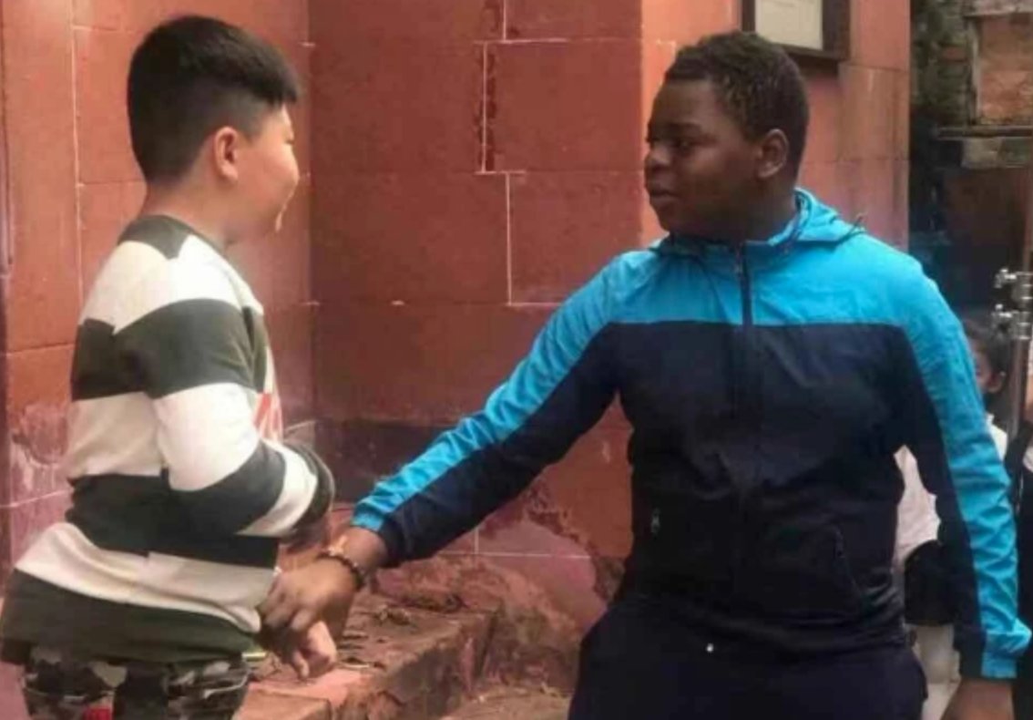 还记得吴京非洲“干儿子”吗？红了后经常性耍大牌，他现状如何呢？