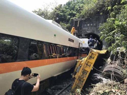 台铁脱轨企业负责人：我人生完了，这起事故到底是天灾还是人祸？