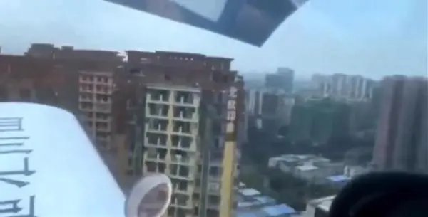 飞机低空穿越城区,2家涉事公司被罚,该公司违反了什么规定