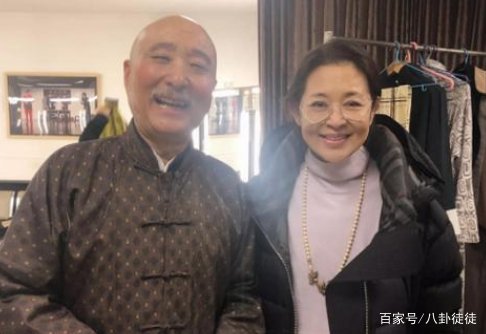 倪萍有女儿，为何隐瞒观众多年却从不提及，背后原因让人泪奔，怎么回事呢