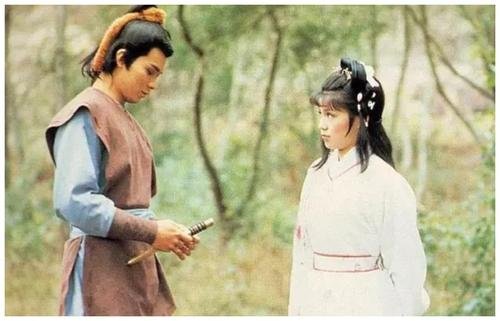 广西一夫妻装扮成郭靖黄蓉收稻谷走红网络,这样浪漫的生活是你想要的吗?