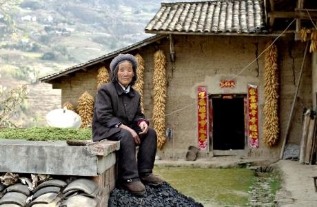 建议增加独生子女看护假,你怎样看待“空巢老人”越来越多的现象?