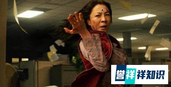 《瞬息全宇宙》丨快被捧上天了,真的有那么好看吗?