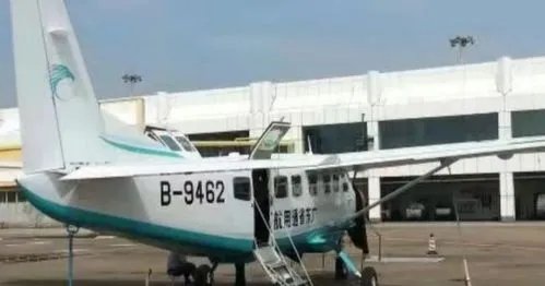 飞机低空穿越城区,2家涉事公司被罚,该公司违反了什么规定