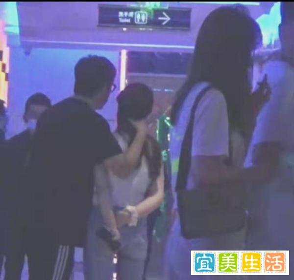 王岳伦发文宣布离婚,称与李湘多年性格不合,疑似爆料对方有新欢