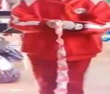 抖音棒棒糖怎么塞袖子