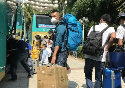 可怜！小伙立夏在上海隔离，立秋滞留三亚！为何今年的疫情比去年还严重？