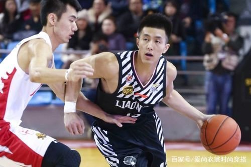 前辽宁教练郭士强,和辽宁球员郭艾伦是什么关系?