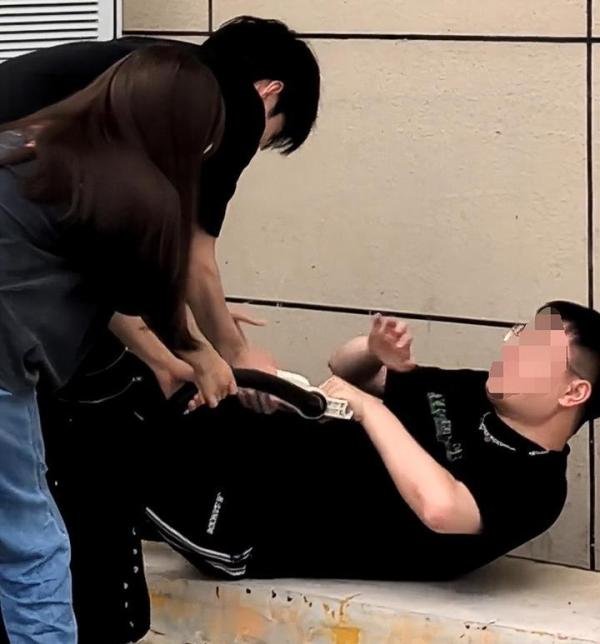 几十辆电车抢一个充电桩引热议；曝iPhone SE要用灵动岛