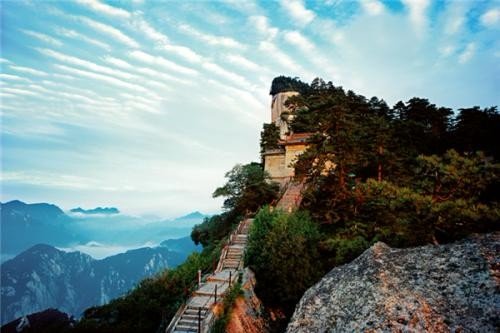女孩独自游玩华山遇害，最后发朋友圈配图的奇怪数字有何意义？