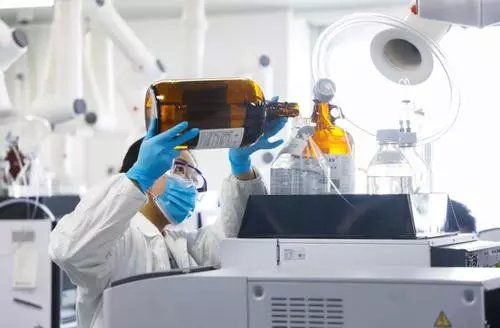 法国全境封禁4周,法国国内有研制出新冠疫苗吗?