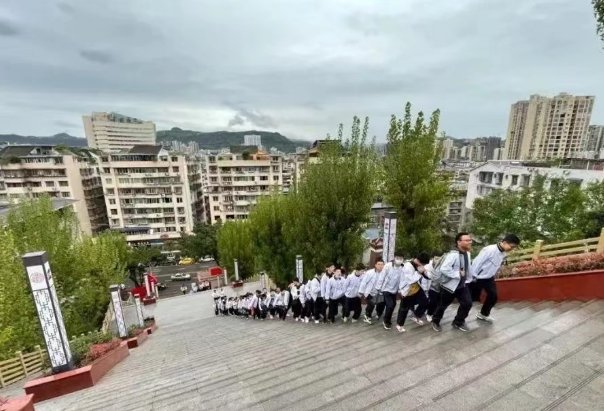 巴中龙泉外国语学校招生办电话