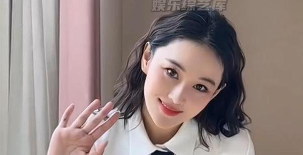 演员张馨予买老人气球,老人女儿发声