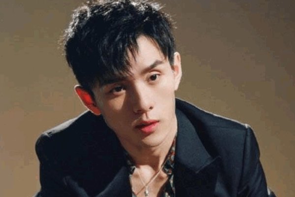 刘柏辛和李佳琦是兄妹,为何不同姓?