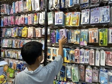 新学期文具刺客？一支中性笔售55元，“文具刺客”到底贵在哪里？