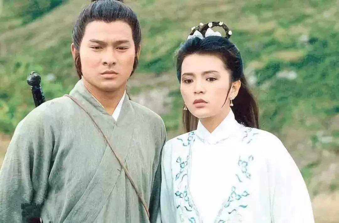 广西一夫妻装扮成郭靖黄蓉收稻谷走红网络，这样浪漫的生活是你想要的吗？