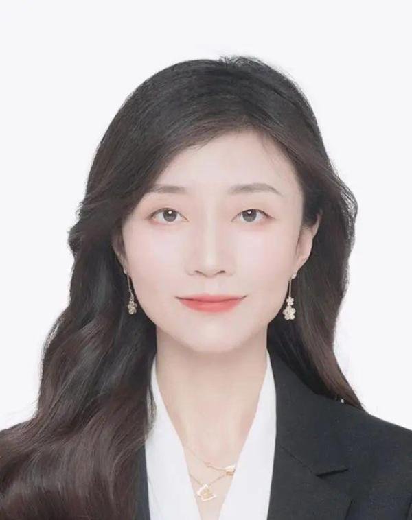 36岁任985高校院长，这位女博士不简单，堪称美貌与智慧的化身