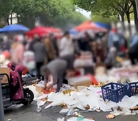 是道德的沦丧?还是人性的扭曲?水果摊无人看守30箱香蕉被抢光!