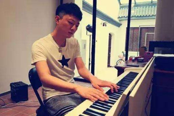 你看好董璇的新恋情吗，这是复婚无望了吗？