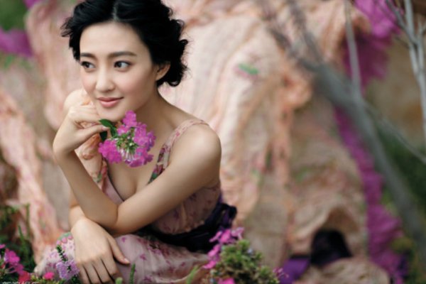 34岁王丽坤被爆闪婚，老公竟不是林更新，他到底是谁？