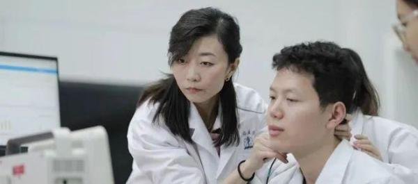 36岁任985高校院长,这位女博士不简单,堪称美貌与智慧的化身