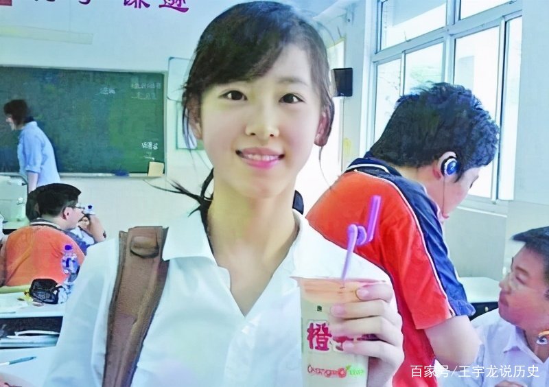 章泽天发出27岁庆生照，她的“心机”和智慧，才是不动声色的，这是为何？