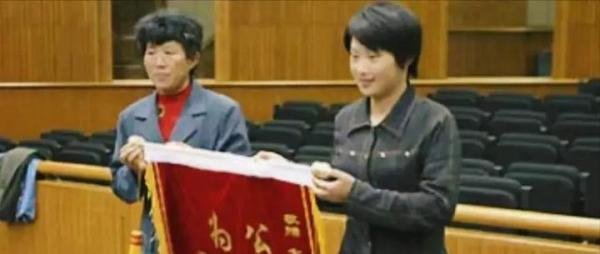 3名醉汉夜闯女生宿舍，欲泄兽欲，被打工妹一刀捅死，法院：正当防卫，无罪
