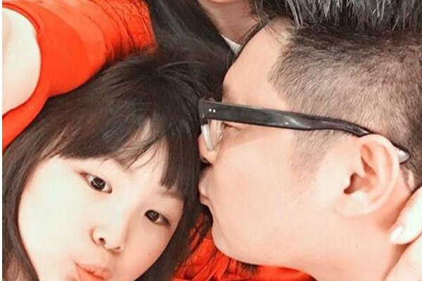 李湘晒全家福照片庆生，一家人的状态如何？