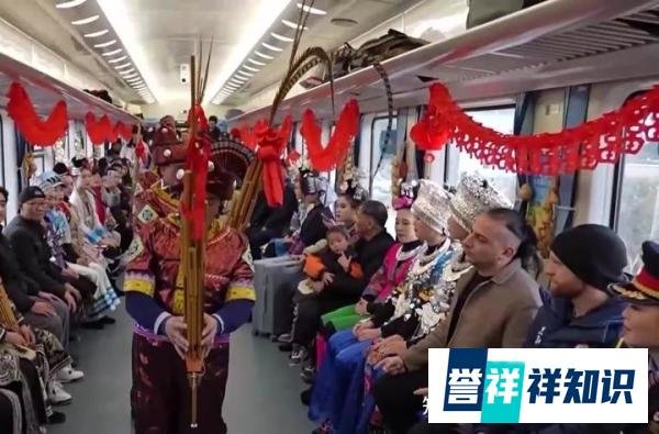 列车里飘出浓浓年味，全息投影助力呈现乡村振兴新图景