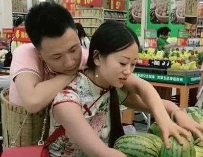 90后网红“连体”夫妻,看似真情流露,真相却让网友们怒了,为什么?