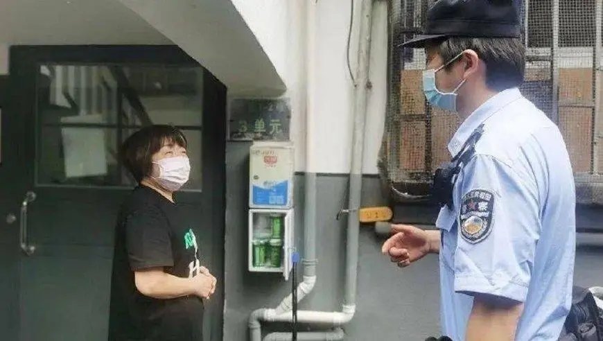 杭州独居老人6天没拿牛奶,送奶工吓得报案,事件的具体情况是怎样的?
