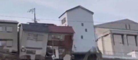 日本大阪2栋民宅相继倒塌,导致其倒塌的原因是什么?