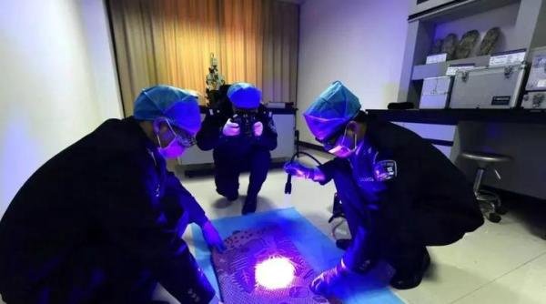 内蒙古一男子在房内自缢身亡，警方调查：其曾与人持刀杀死2人、重伤4人后逃亡32年