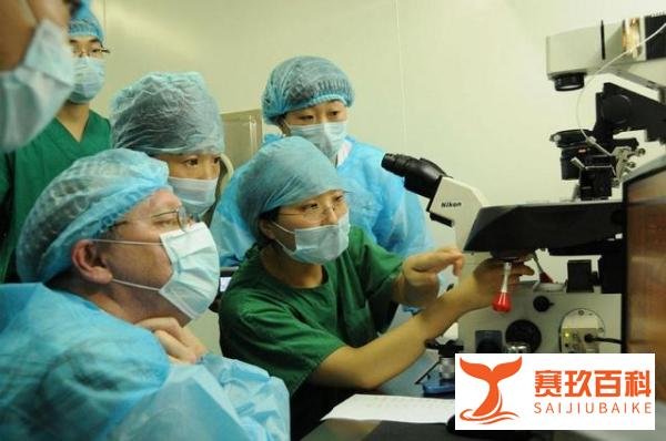 双胞胎兄弟年龄相差10岁！医生：他们确实是双胞胎